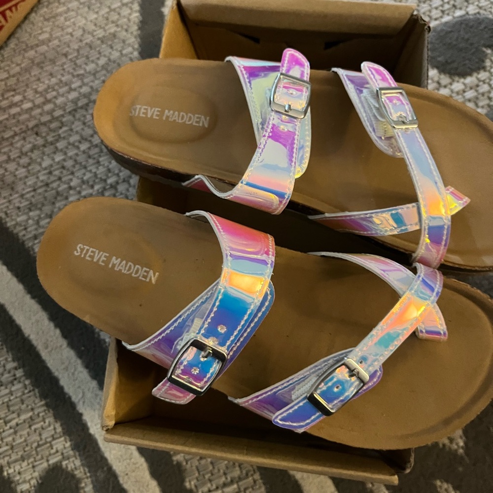 NWT Steve Madden shiney sandles